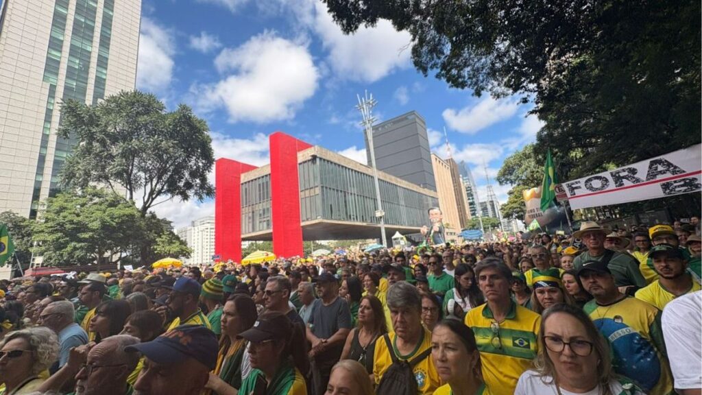 Manifestação 'Acorda Brasil': 20 Mil na Paulista e 4,7 Mil em Copacabana