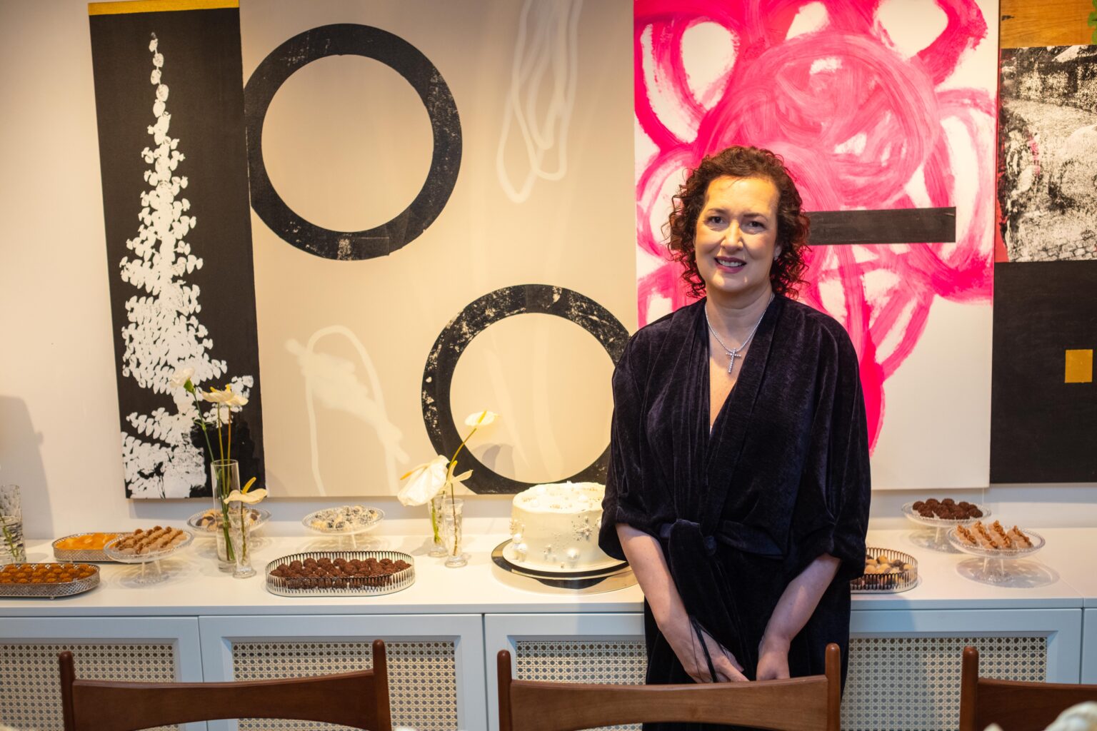 Sandra Matias Brilha em Comemoração Elegante com Amigos