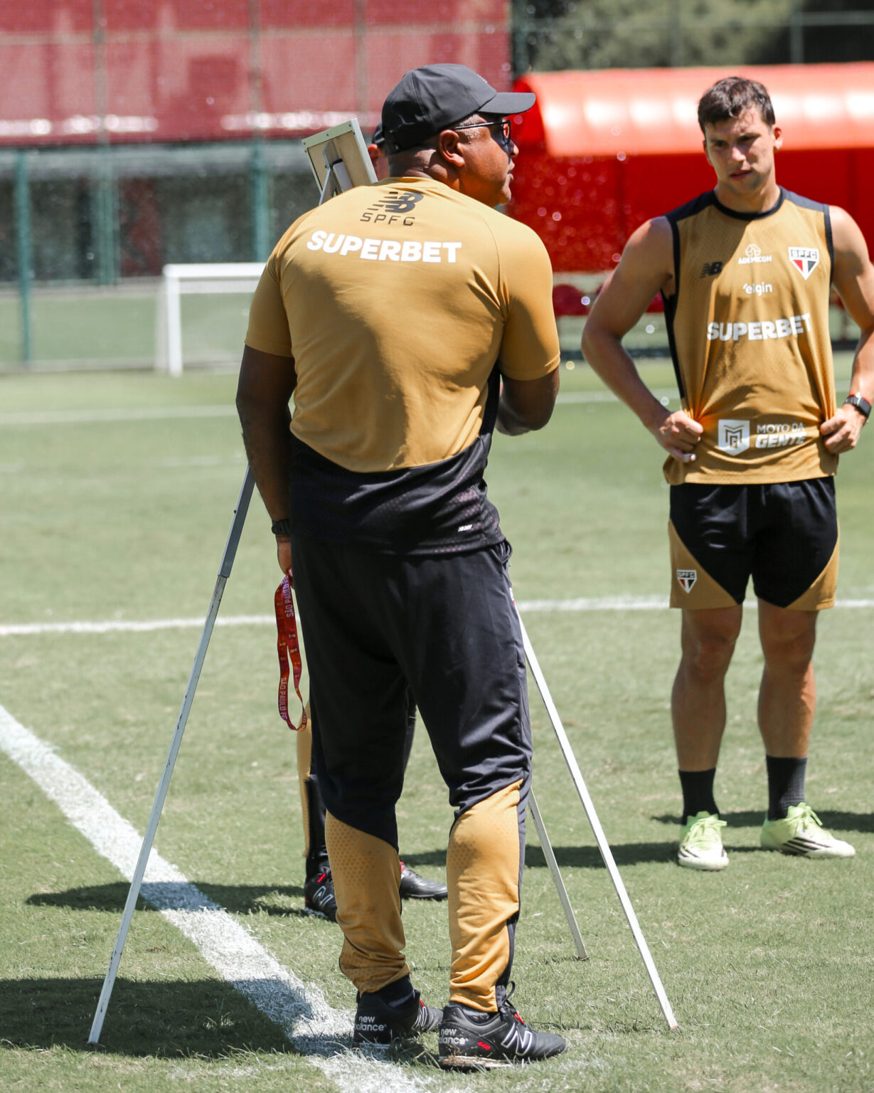 São Paulo se Reapresenta e Foca no Atlético para Manter a Liderança do Brasileirão