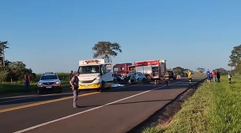 Tragédia em Avanhandava: Quatro Mortes em Acidente Frontal Entre Carros Tragédia em Avanhandava: Quatro Mortes em Acidente Frontal Entre Carros