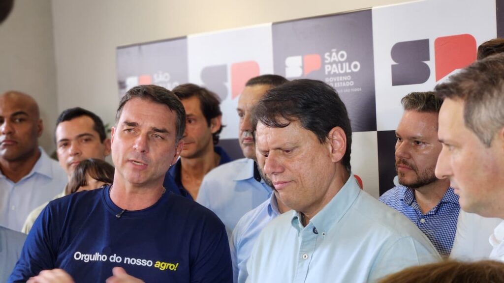 Agrishow 2024: Flávio Bolsonaro e Tarcísio de Freitas Criticam Lula e Celebram o Agro