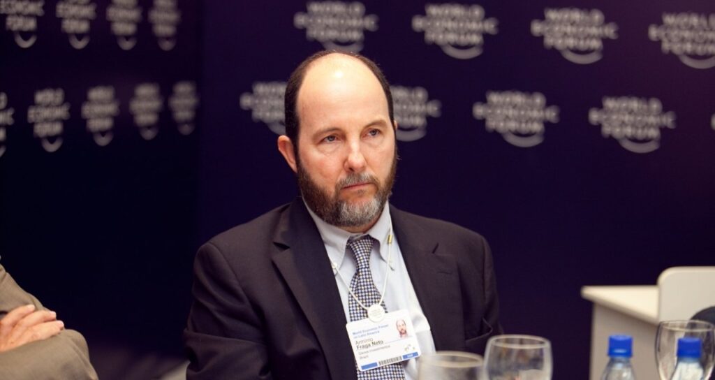 Armínio Fraga Defende Política Fiscal Mais Rigorosa para Auxiliar o BC no Combate à Inflação