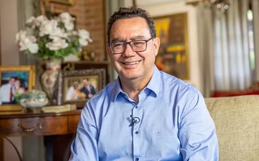 Augusto Cury Se Lança como Pré-Candidato à Presidência: Impactos e Janela Partidária em Debate Augusto Cury Se Lança como Pré-Candidato à Presidência: Impactos e Janela Partidária em Debate