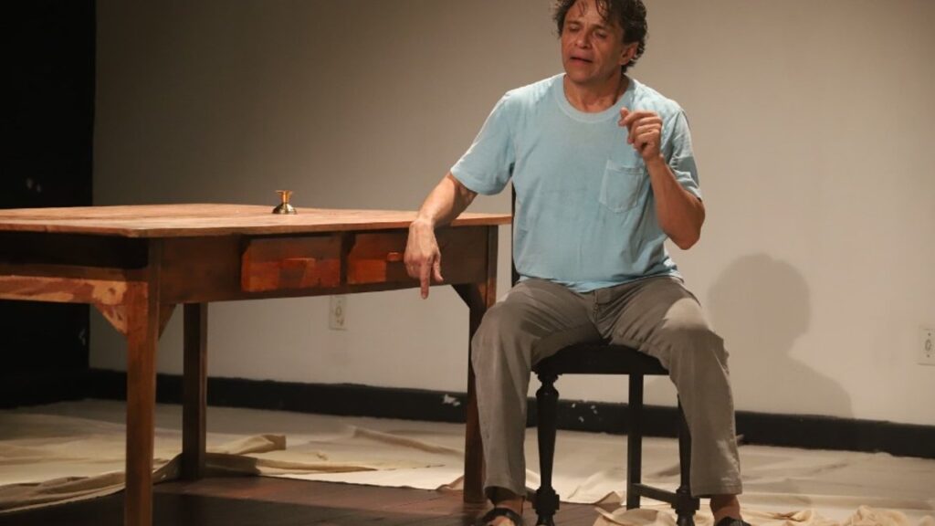 Aury Porto Transforma o Esquecimento em Arte com 'Meu Nome: Mamãe'