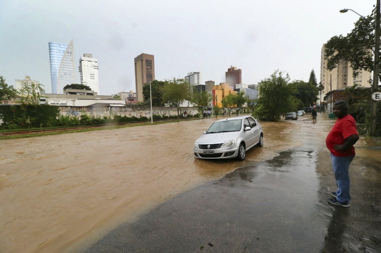 Câmara de Curitiba Aprova Política de Alerta para Alagamentos em Segundo Turno Câmara de Curitiba Aprova Política de Alerta para Alagamentos em Segundo Turno