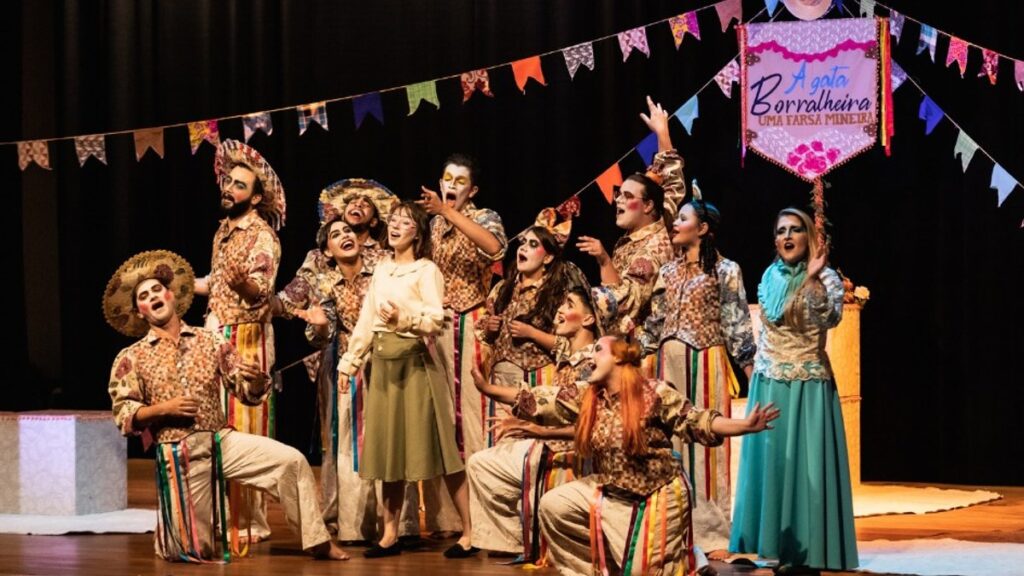 Espetáculo ‘A Gata Borralheira – Uma Farsa Mineira’ Encanta o Público em São Simão Espetáculo ‘A Gata Borralheira – Uma Farsa Mineira’ Encanta o Público em São Simão