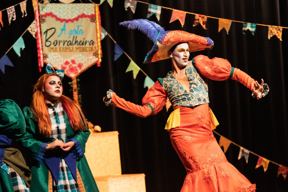 Espetáculo “A Gata Borralheira – Uma Farsa Mineira” Em São Simão: Cultura e Acesso Gratuito Espetáculo "A Gata Borralheira – Uma Farsa Mineira" Em São Simão: Cultura e Acesso Gratuito