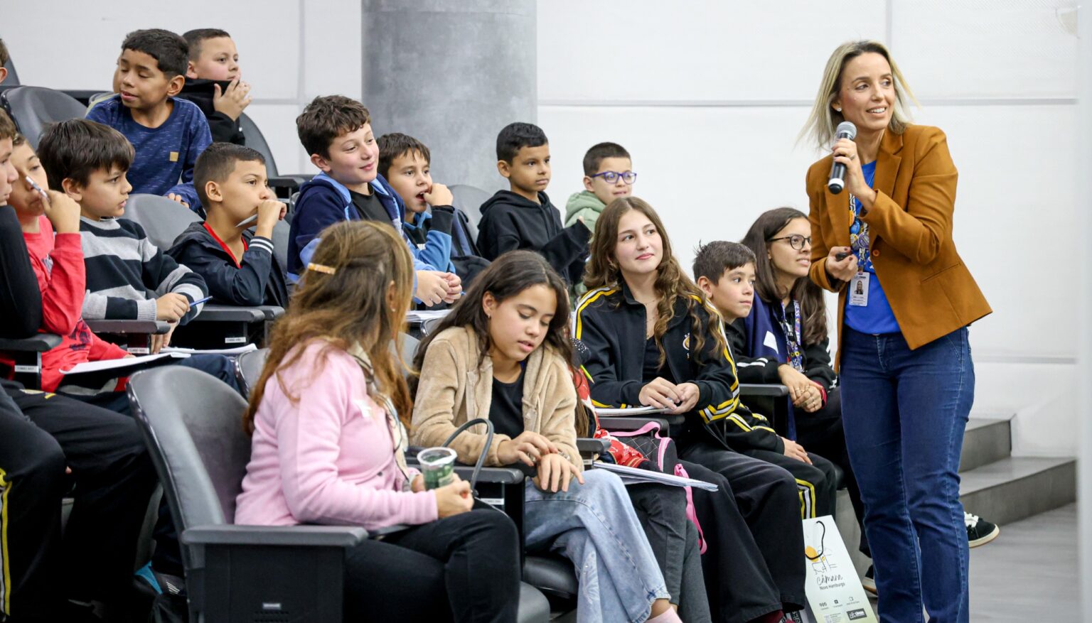 Estudantes da Emeb São João Participam de Palestra do Projeto Vereador Mirim em Novo Hamburgo