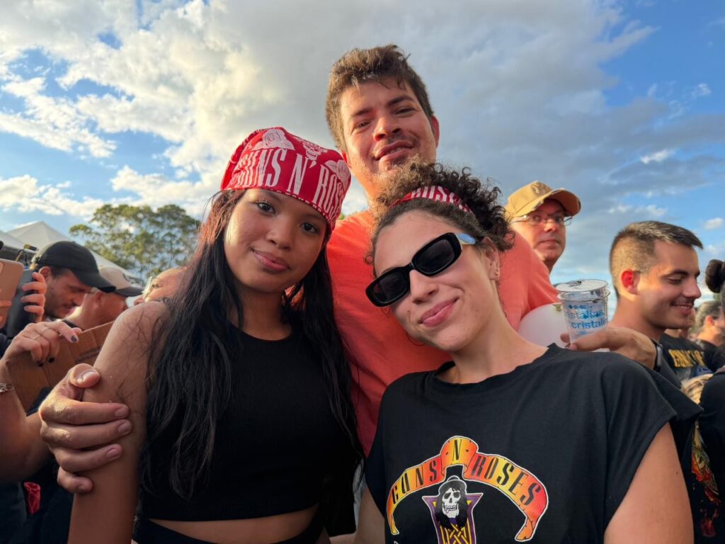 Família Enfrenta Longa Viagem de 12h para Assistir ao Show do Guns N' Roses em Rio Preto