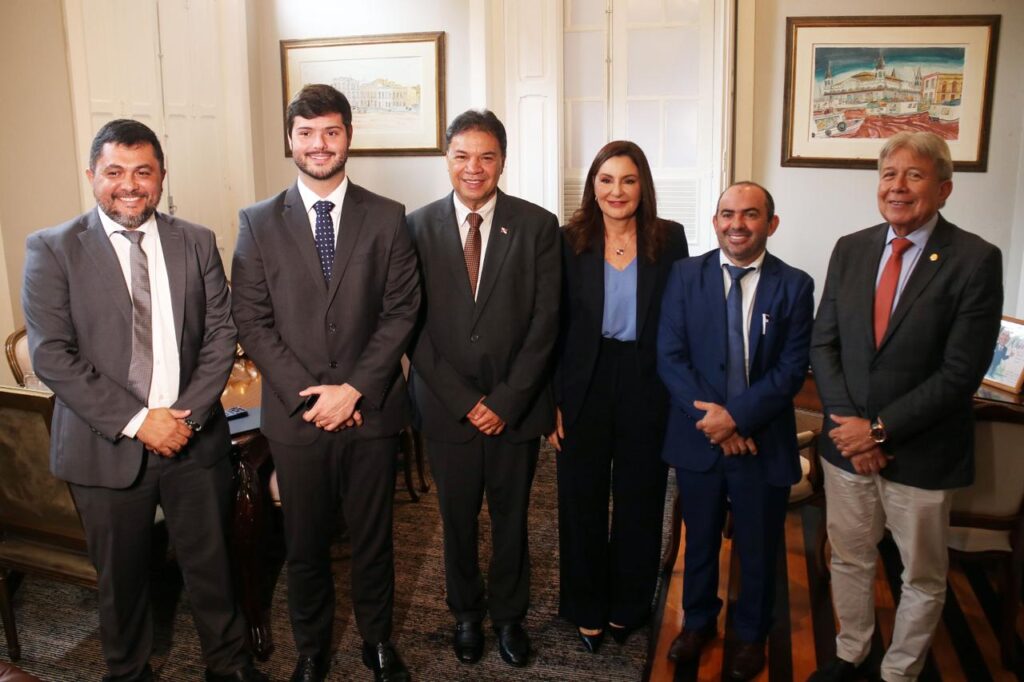 Governadora Hana Fortalece Relações com Deputados Estaduais em Encontro na Alepa Governadora Hana Fortalece Relações com Deputados Estaduais em Encontro na Alepa