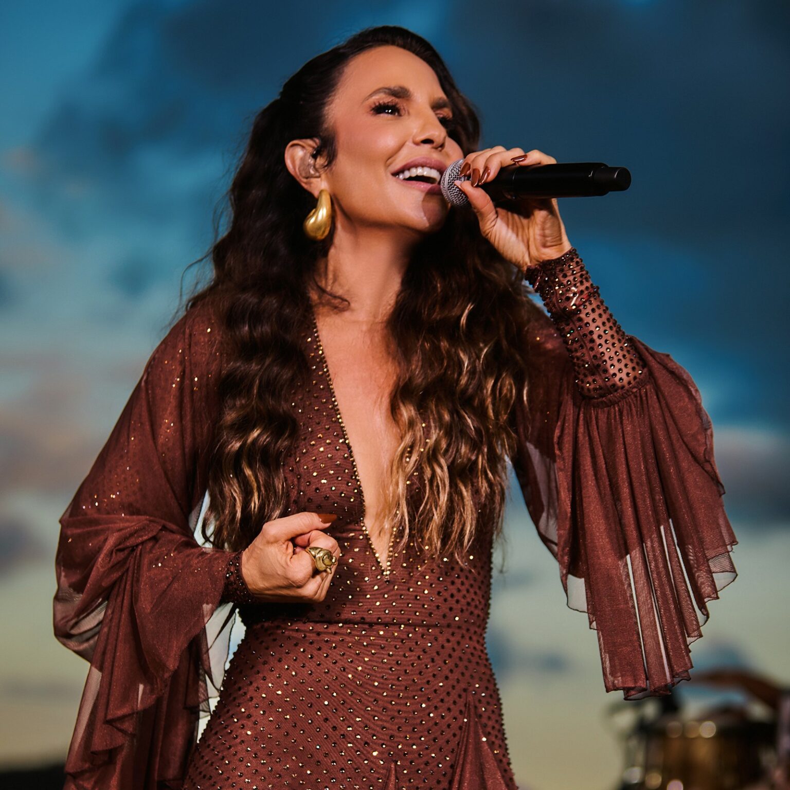 Ivete Sangalo Celebra Raízes do Samba em Show Inédito em Florianópolis Ivete Sangalo Celebra Raízes do Samba em Show Inédito em Florianópolis