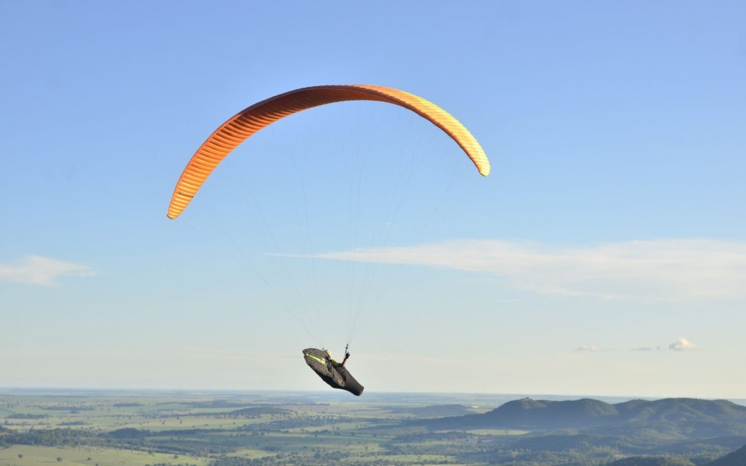 Jandaia se Destaca como Destino de Parapente em Goiás Jandaia se Destaca como Destino de Parapente em Goiás