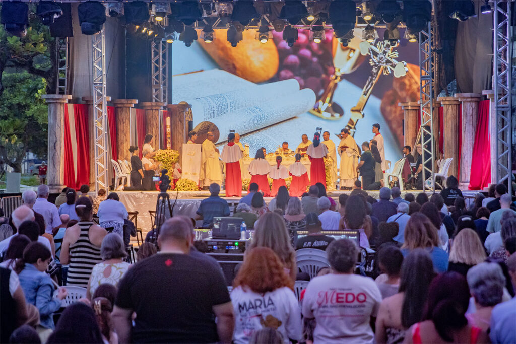 Missa e Apresentação Final do Auto da Paixão de Cristo em Macaé: Um Encontro de Fé e Arte