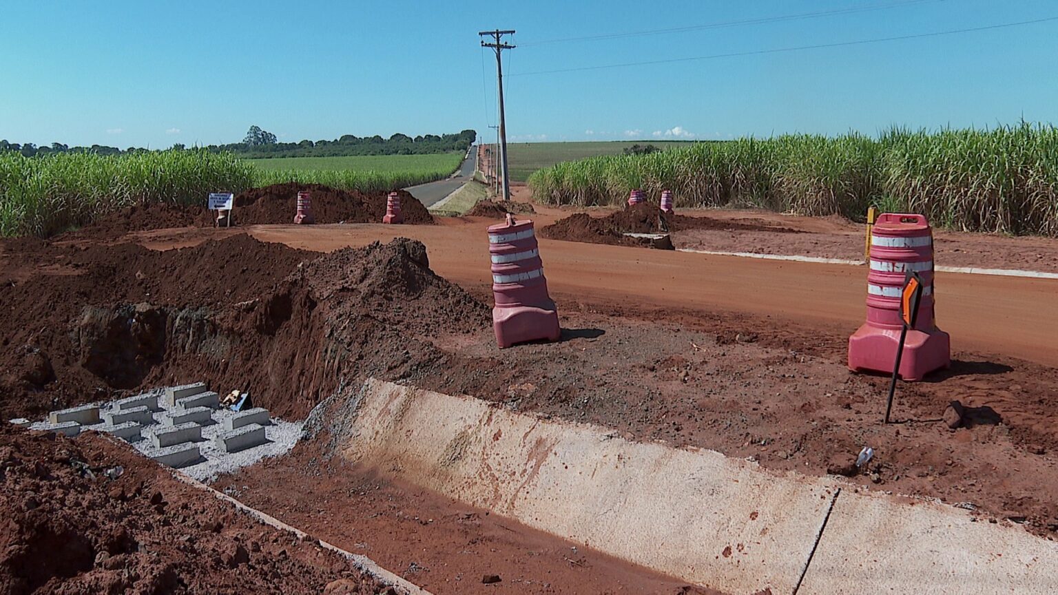 Moradores de Ribeirão Preto Aguardam Conclusão da Pavimentação de Estrada Após 1 Ano