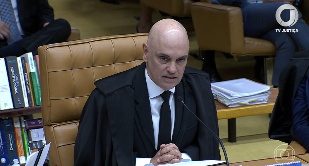 Moraes Concede Prisão Domiciliar a 'Fátima de Tubarão' em Caso do 8 de Janeiro