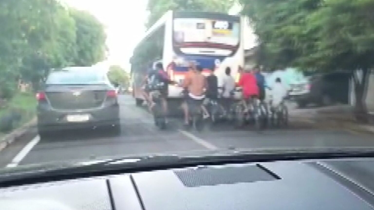 Motoristas de Ribeirão Preto Criticam Ineficiência do Botão de Emergência em Ônibus