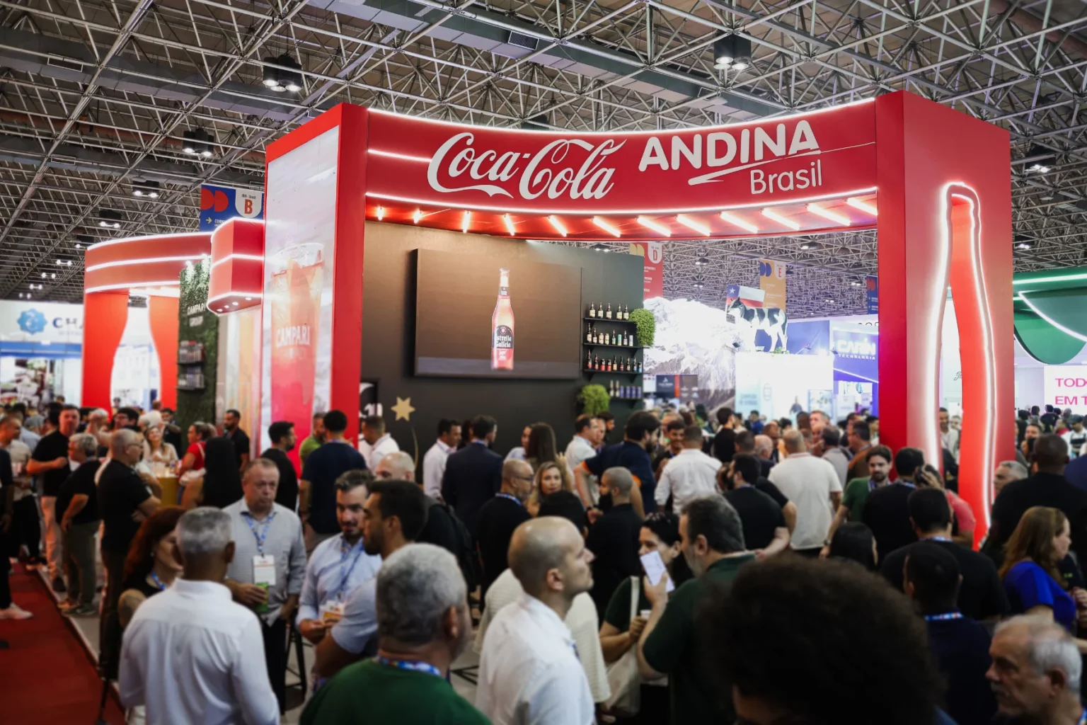 Premium Celebra Parceria com Coca-Cola Andina em Evento B2B nas Américas