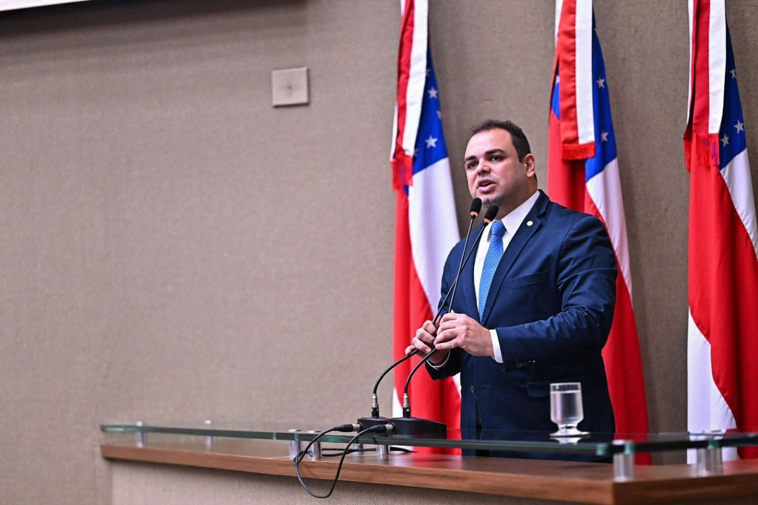 Roberto Cidade Assume Governo do Amazonas Após Renúncias de Lima e Souza