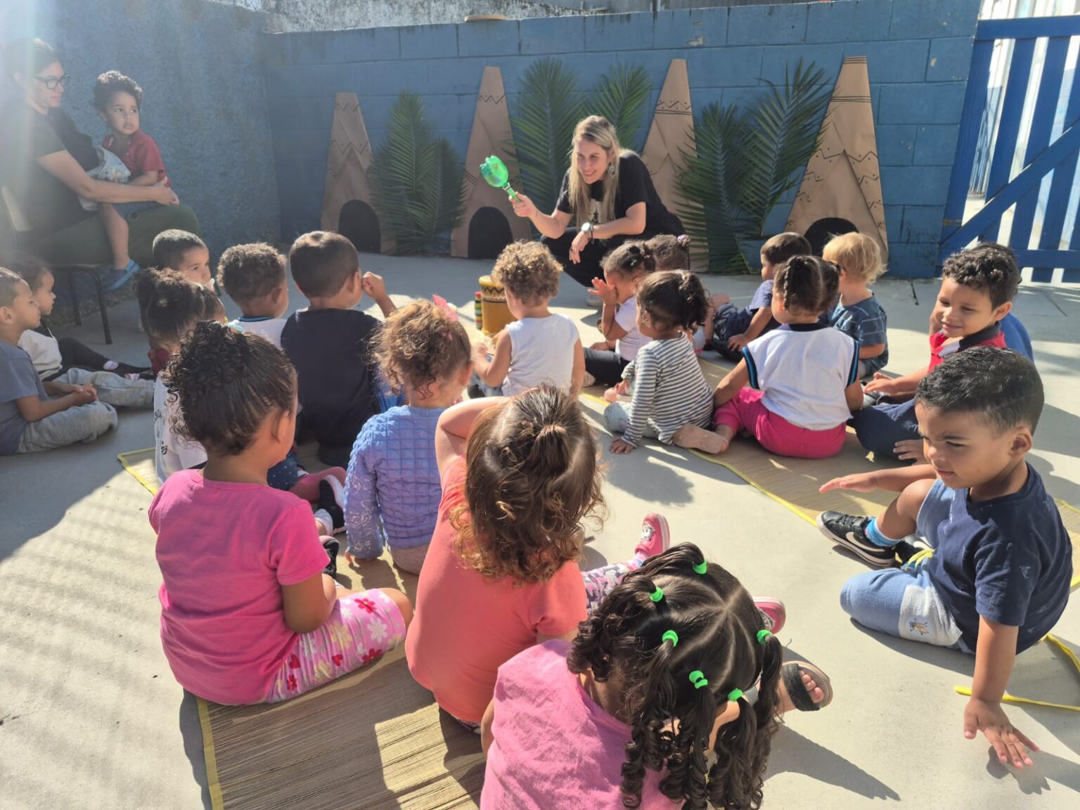 Vivência Cultural: Alunos da Educação Infantil Experimentam Alimentação Indígena em Guarujá