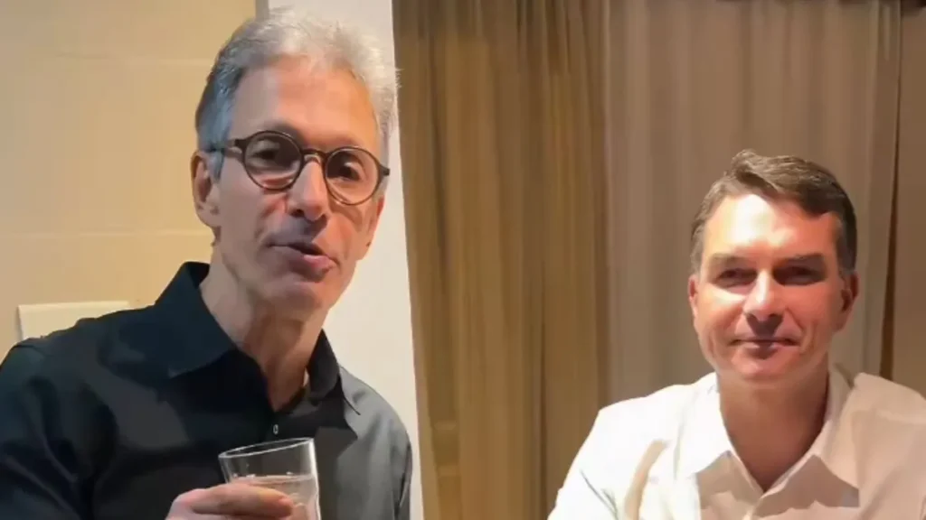 Zema Brinca e Convida Flávio Bolsonaro para ser seu Vice