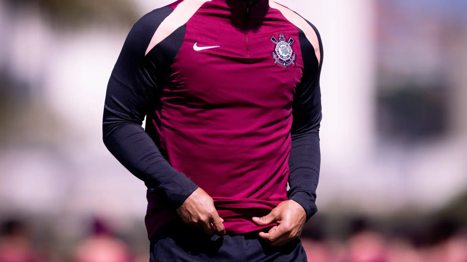 Memphis busca permanência no Corinthians em reunião com Gaviões da Fiel