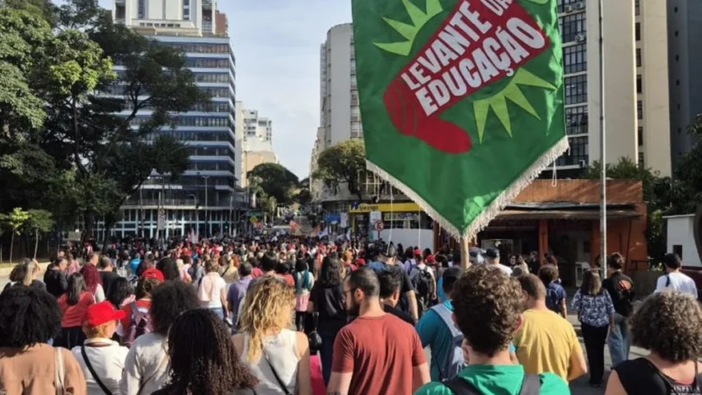 Fim da Greve da Educação Municipal de São Paulo: Resistência Contra a Privatização Continua