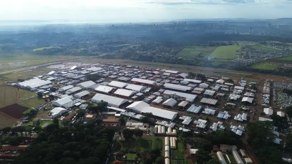 Agrishow 2026: Intenção de Negócios Atinge R$ 11,4 Bi, Queda de 22% em Relação ao Ano Anterior