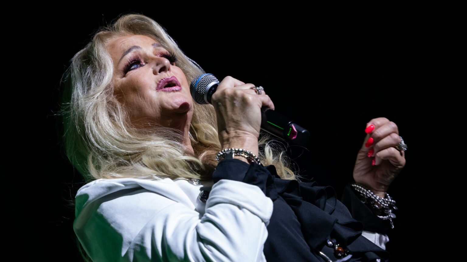 Atualização de Saúde de Bonnie Tyler: Cantora Segue Internada em Estado Estável