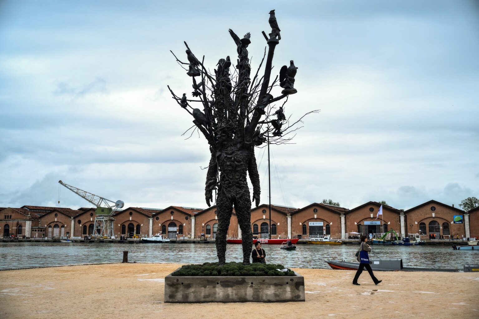Bienal de Veneza: 61ª Edição entre Protestos e Reflexões sobre Colonialismo