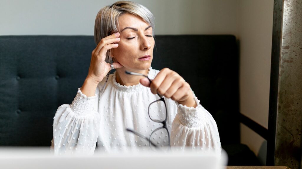 Menopausa: Impactos no Sono, Trabalho e Saúde Mental das Mulheres