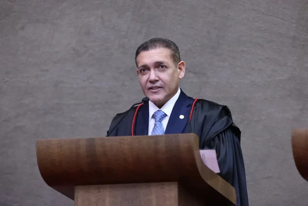 Nunes Marques Assume Presidência do TSE e Defende Urnas Eletrônicas como Patrimônio da Democracia