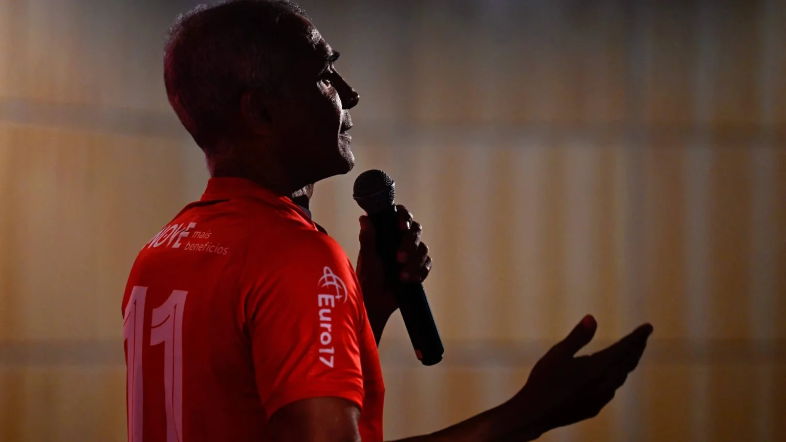 Romário critica falta de atitude na seleção brasileira e cobra mudanças para o Mundial
