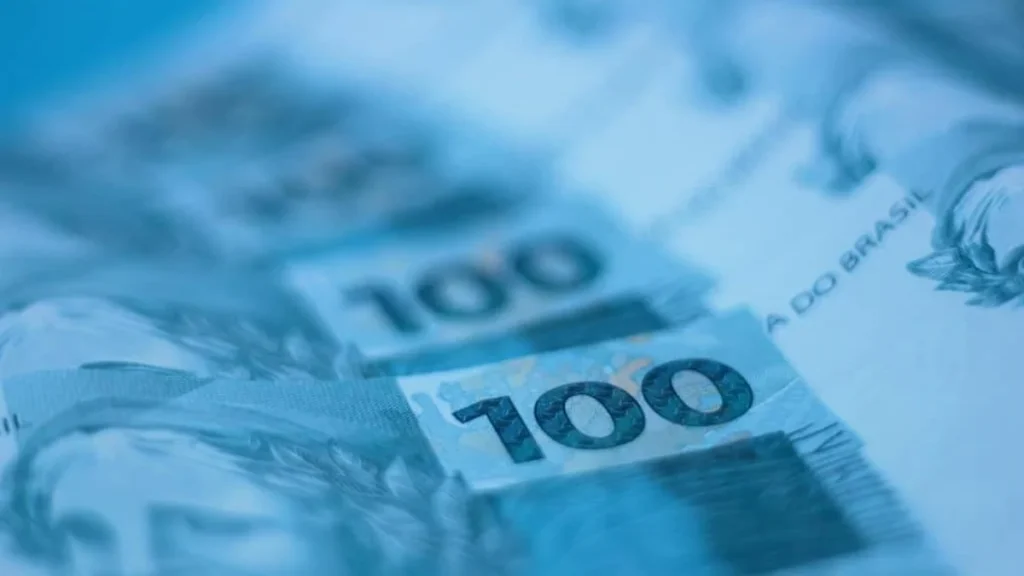 Paraná adota salário mínimo regional de até R$ 2.407, superando São Paulo e Rio de Janeiro em 2026