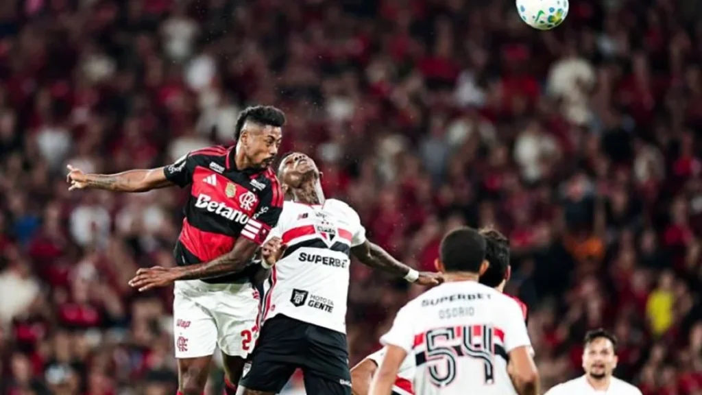 Flamengo domina, abre vantagem, mas cede empate ao São Paulo no Maracanã