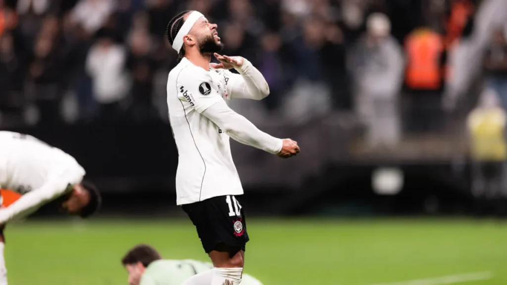 Corinthians define prazo para decidir futuro de Memphis Depay com foco em responsabilidade financeir